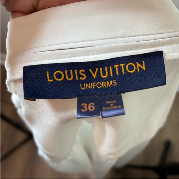 Louis Vuitton Classic White Blouse with Bow - Picture 2 of 4